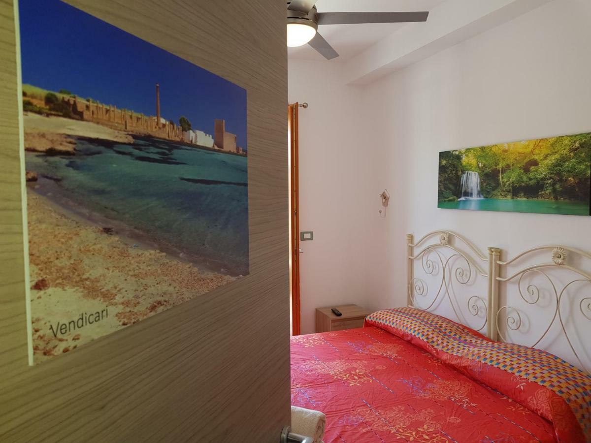 La Pietra Di Noto Hotel Bagian luar foto